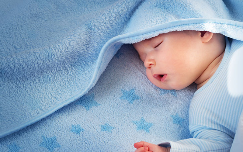 Ngủ giúp phát triển trí não cho trẻ