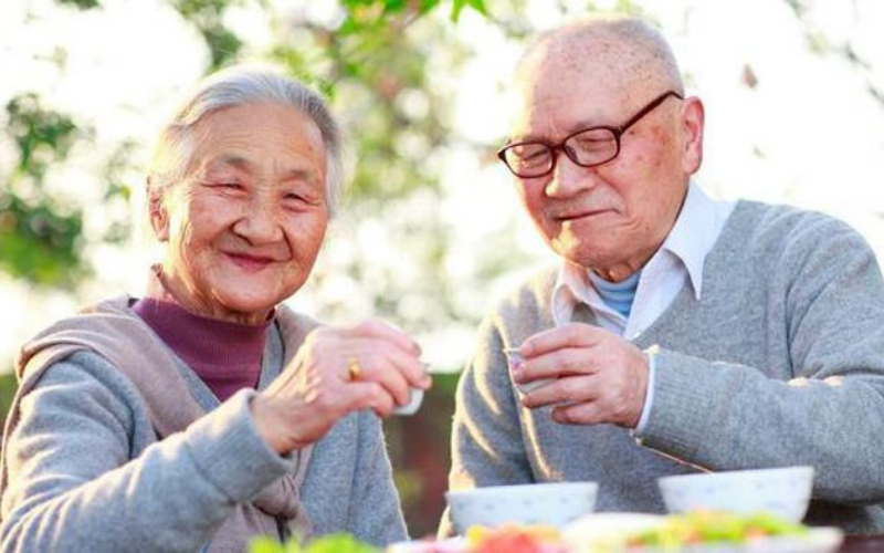 Thay đổi món thường xuyên giúp người già ngon miệng
