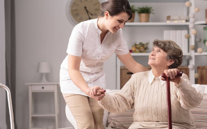 Nên tạo cho người cao tuổi cảm giác được tôn trọng