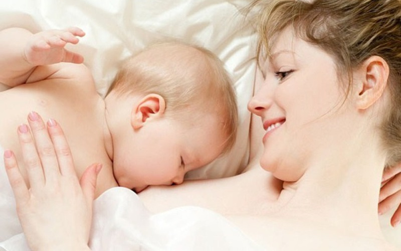 Hãy cho trẻ sơ sinh bú đủ trước khi đi ngủ