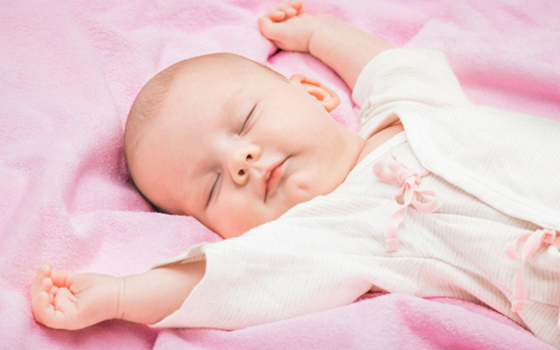 Nằm ngủ giúp bé thở dễ dàng ngủ thoải mái hơn