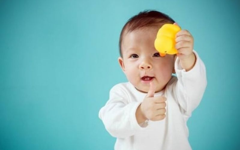Trẻ 16 tháng tuổi đã biết làm những gì