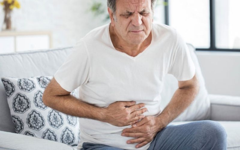 Người già bị táo bón Nguyên nhân là do đâu