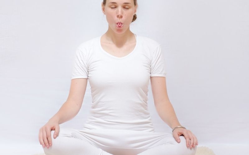 Sitali Pranayama - Phương pháp hơi thở làm mát
